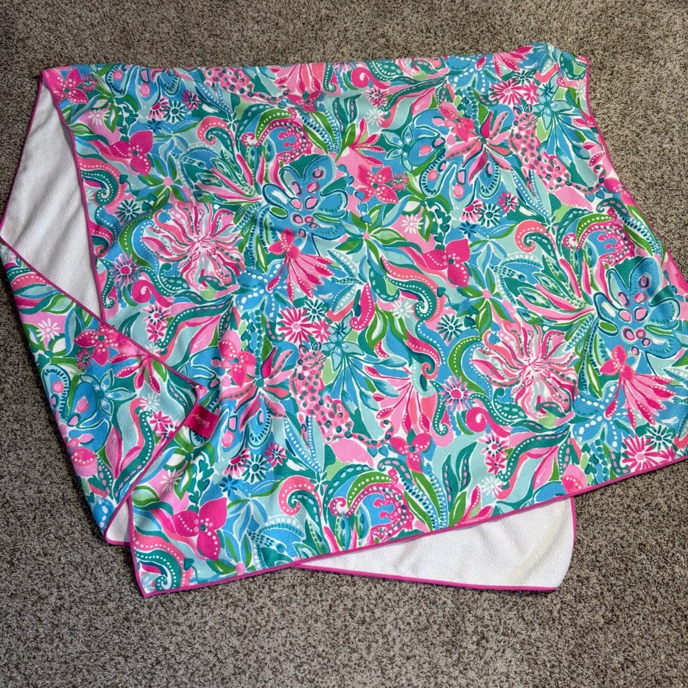Lilly Pulitzer Golden Hour Oversized Microfiber Lounge Towel Bright Floral